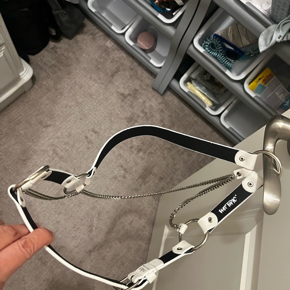 Hot Topic belt white silver chain size 32 bondage - Picture 6 of 14